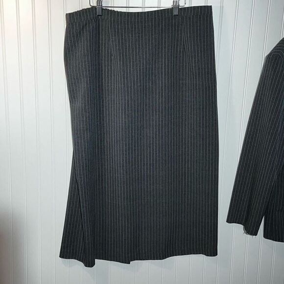 Pride & Joy Button Front Suit Jacket & Skirt Womens Gray Pinstriped Pleated Neck - Picture 7 of 8